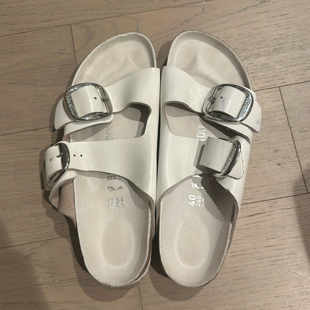 White Birkenstock Arizona big buckle sandals in size 40